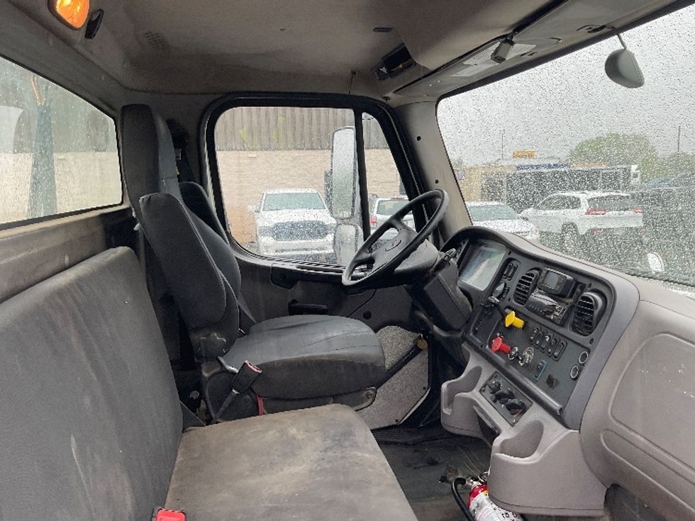 Day Cab Tractor-Heavy Duty Tractors-Freightliner-2020-M211242S-Canton-OH-415,893\n\t\tmiles-$ 24,750 - Image 14