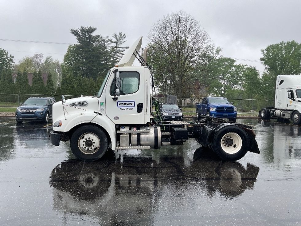 Day Cab Tractor-Heavy Duty Tractors-Freightliner-2020-M211242S-Canton-OH-415,893\n\t\tmiles-$ 24,750 - Image 4