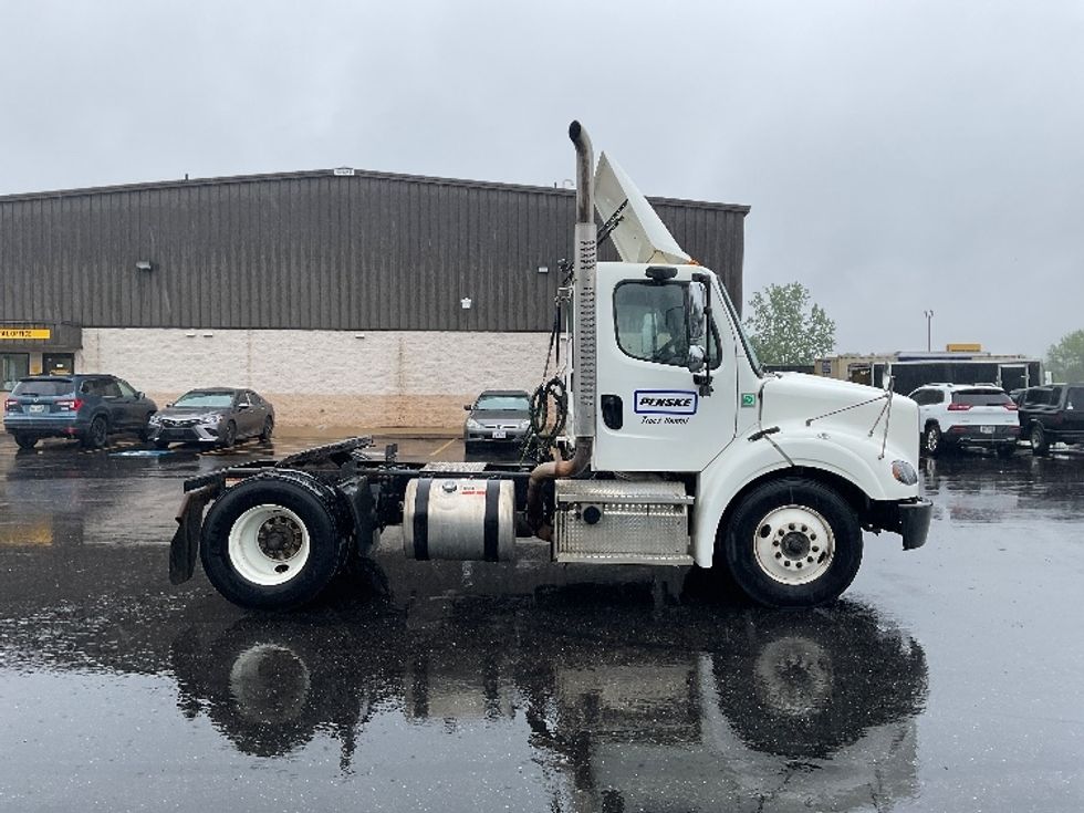 Day Cab Tractor-Heavy Duty Tractors-Freightliner-2020-M211242S-Canton-OH-415,893\n\t\tmiles-$ 24,750 - Image 8