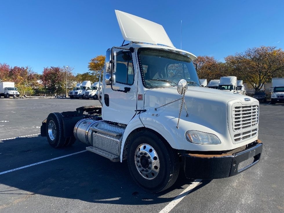 Day Cab Tractor-Heavy Duty Tractors-Freightliner-2020-M211242S-Harrisburg-PA-102,533\n\t\tmiles-$ 36,000 - Image 1