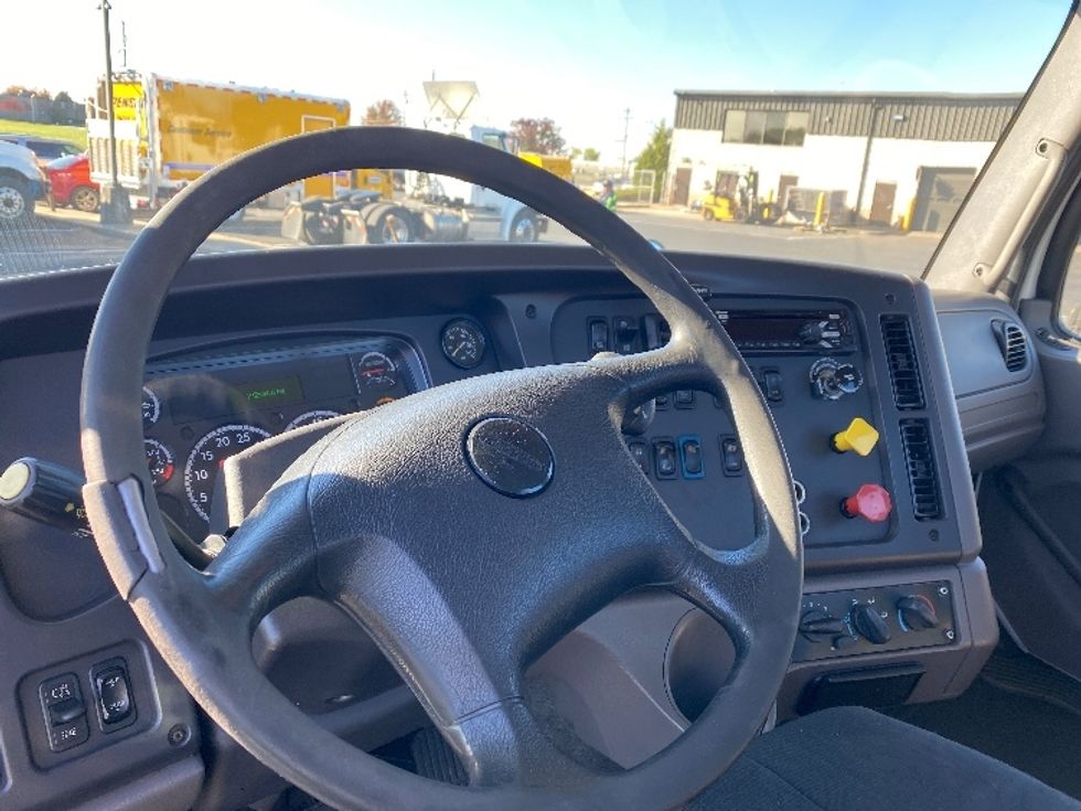 Day Cab Tractor-Heavy Duty Tractors-Freightliner-2020-M211242S-Harrisburg-PA-102,533\n\t\tmiles-$ 36,000 - Image 11