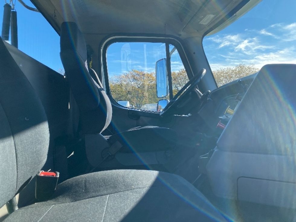 Day Cab Tractor-Heavy Duty Tractors-Freightliner-2020-M211242S-Harrisburg-PA-102,533\n\t\tmiles-$ 36,000 - Image 14