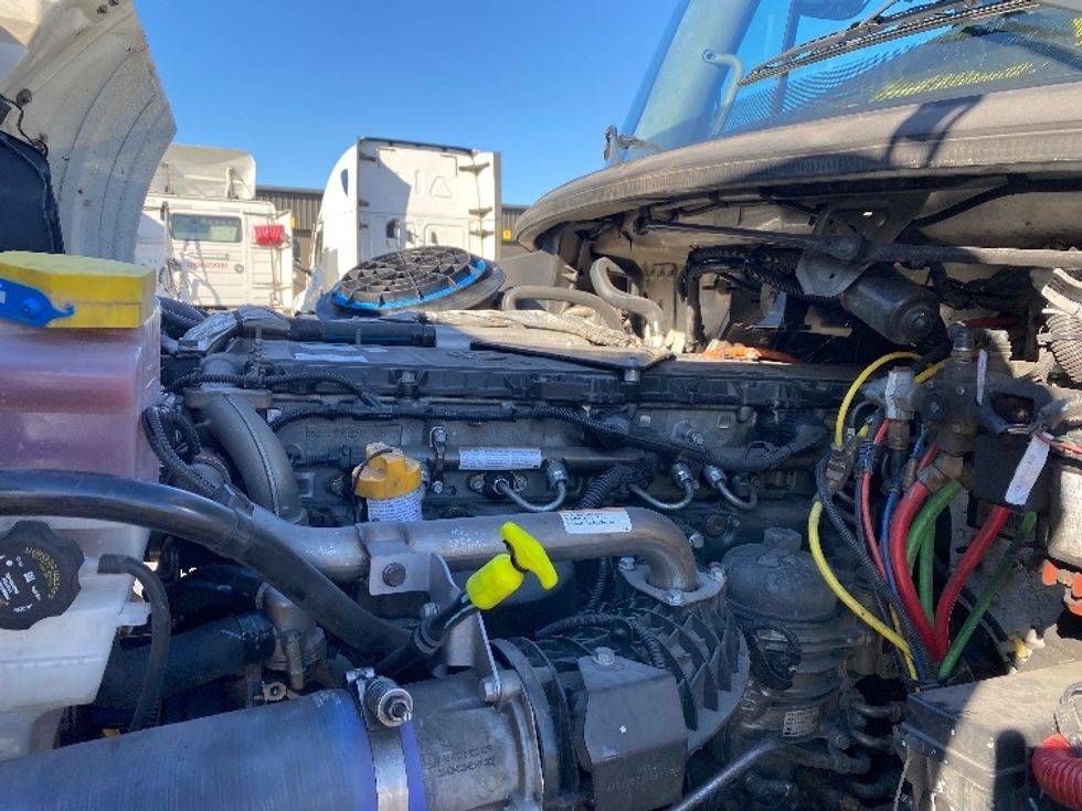 Day Cab Tractor-Heavy Duty Tractors-Freightliner-2020-M211242S-Harrisburg-PA-102,533\n\t\tmiles-$ 36,000 - Image 16