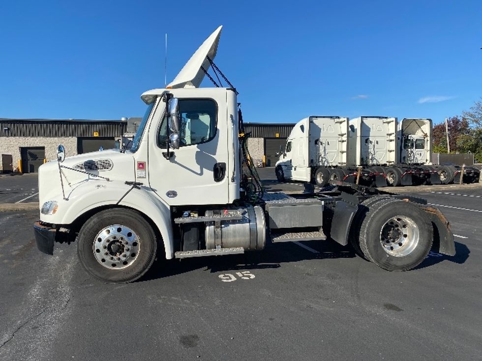 Day Cab Tractor-Heavy Duty Tractors-Freightliner-2020-M211242S-Harrisburg-PA-102,533\n\t\tmiles-$ 36,000 - Image 4
