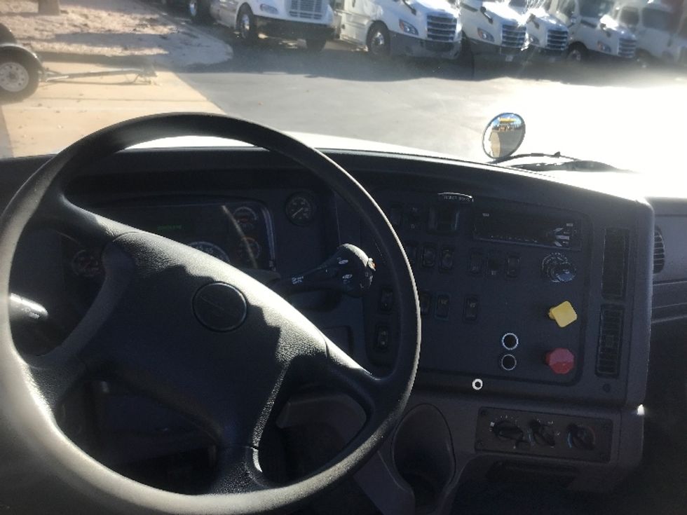 Day Cab Tractor-Heavy Duty Tractors-Freightliner-2020-M211242S-Harrisburg-PA-103,435\n\t\tmiles-$ 36,000 - Image 11