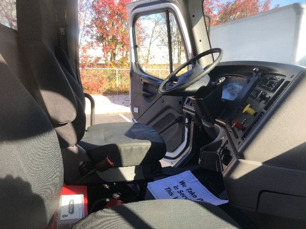 Day Cab Tractor-Heavy Duty Tractors-Freightliner-2020-M211242S-Harrisburg-PA-103,435\n\t\tmiles-$ 36,000 - Image 14