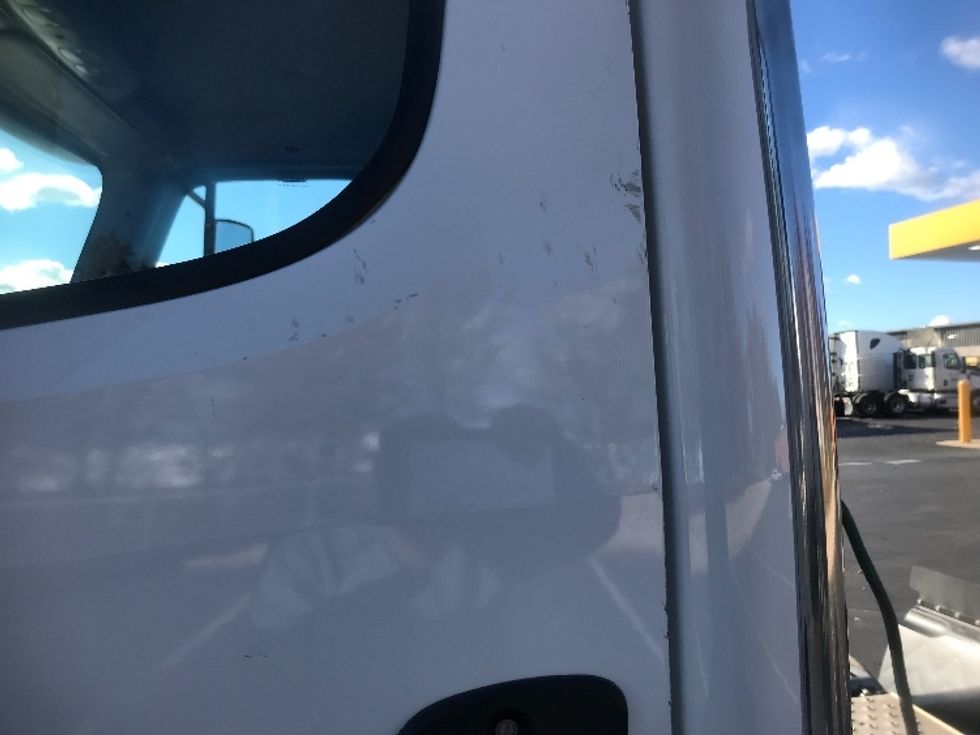 Day Cab Tractor-Heavy Duty Tractors-Freightliner-2020-M211242S-Harrisburg-PA-103,435\n\t\tmiles-$ 36,000 - Image 17