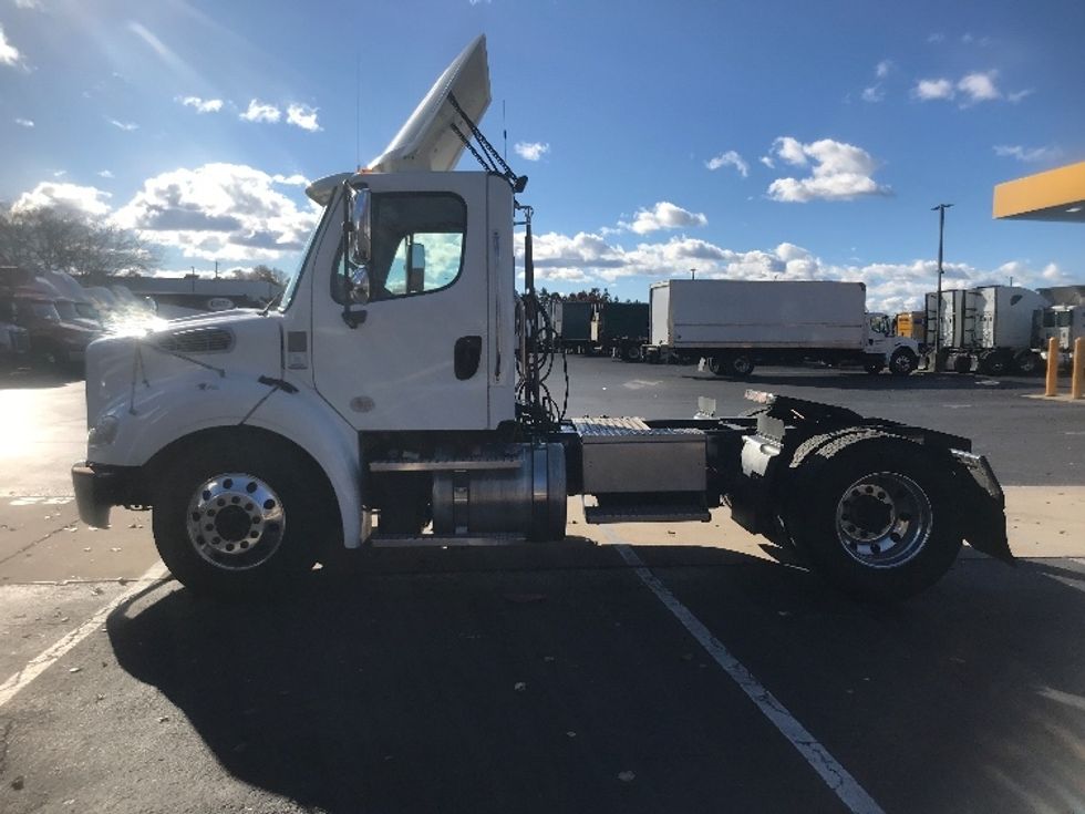 Day Cab Tractor-Heavy Duty Tractors-Freightliner-2020-M211242S-Harrisburg-PA-103,435\n\t\tmiles-$ 36,000 - Image 4