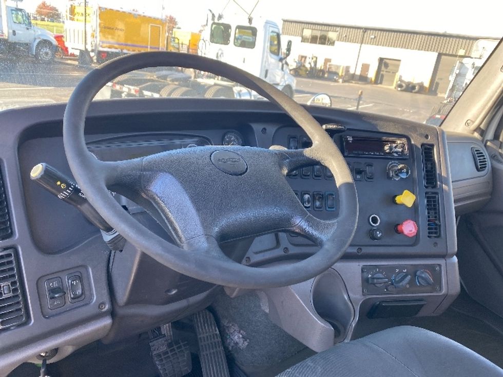 Day Cab Tractor-Heavy Duty Tractors-Freightliner-2020-M211242S-Harrisburg-PA-108,852\n\t\tmiles-$ 36,000 - Image 11