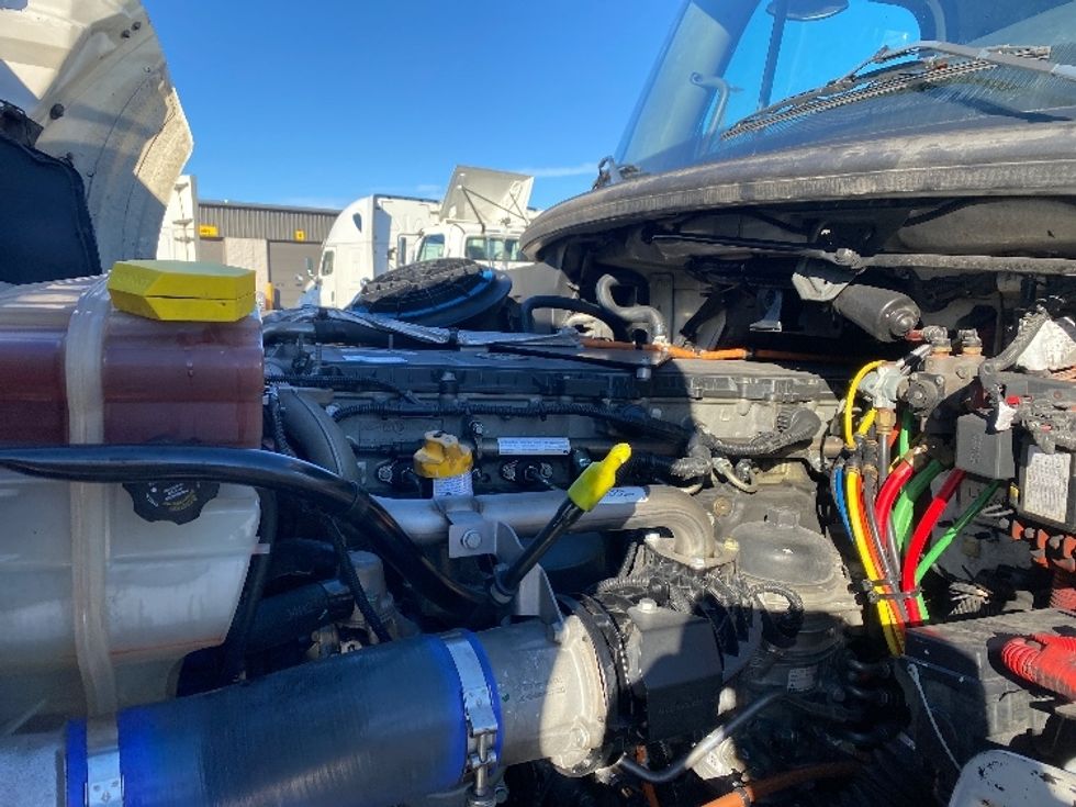 Day Cab Tractor-Heavy Duty Tractors-Freightliner-2020-M211242S-Harrisburg-PA-108,852\n\t\tmiles-$ 36,000 - Image 16