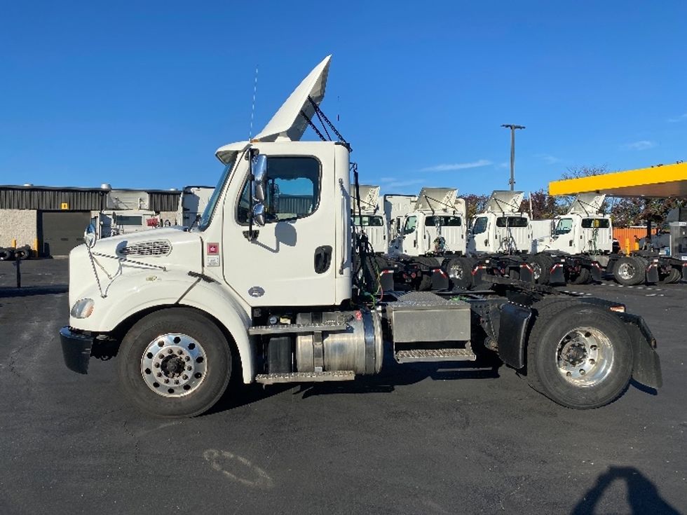 Day Cab Tractor-Heavy Duty Tractors-Freightliner-2020-M211242S-Harrisburg-PA-108,852\n\t\tmiles-$ 36,000 - Image 4