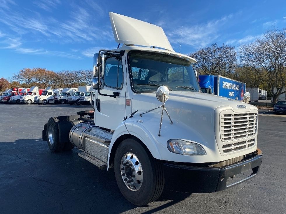 Day Cab Tractor-Heavy Duty Tractors-Freightliner-2020-M211242S-Harrisburg-PA-114,814\n\t\tmiles-$ 36,000 - Image 1