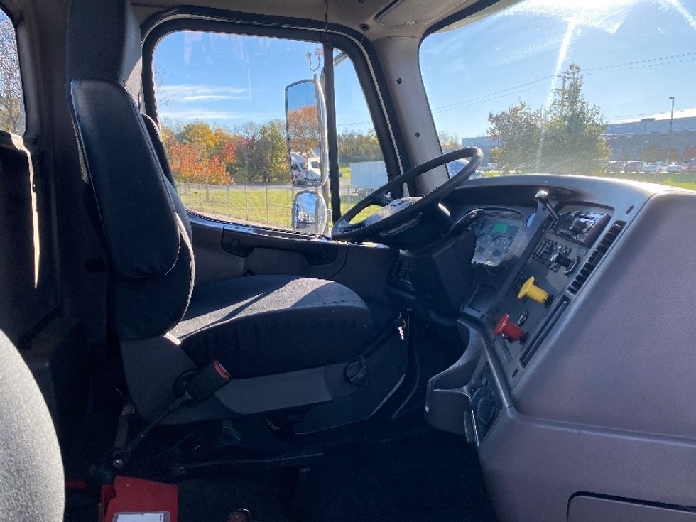 Day Cab Tractor-Heavy Duty Tractors-Freightliner-2020-M211242S-Harrisburg-PA-114,814\n\t\tmiles-$ 36,000 - Image 14