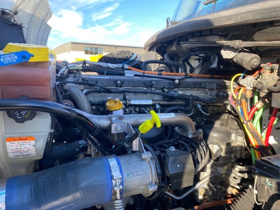 Day Cab Tractor-Heavy Duty Tractors-Freightliner-2020-M211242S-Harrisburg-PA-114,814\n\t\tmiles-$ 36,000 - Image 16