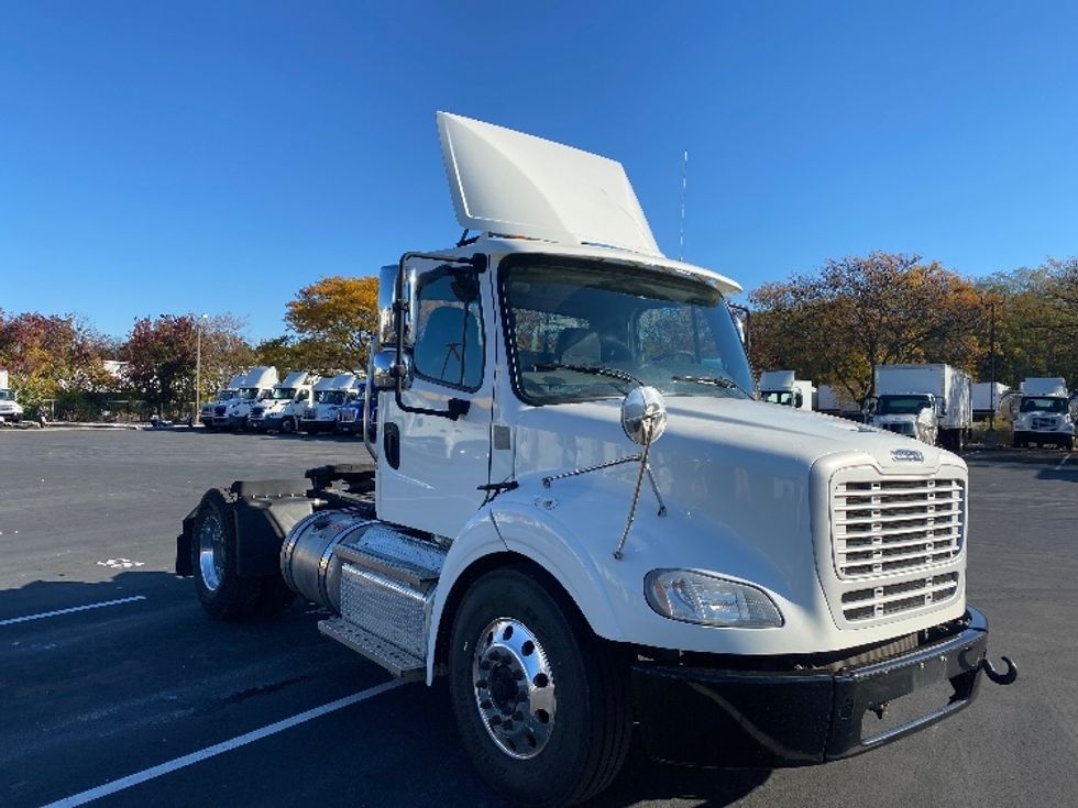 Day Cab Tractor-Heavy Duty Tractors-Freightliner-2020-M211242S-Harrisburg-PA-118,079\n\t\tmiles-$ 36,000 - Image 1