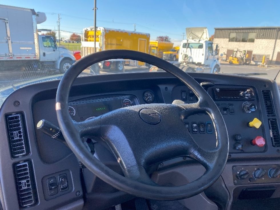 Day Cab Tractor-Heavy Duty Tractors-Freightliner-2020-M211242S-Harrisburg-PA-118,079\n\t\tmiles-$ 36,000 - Image 11