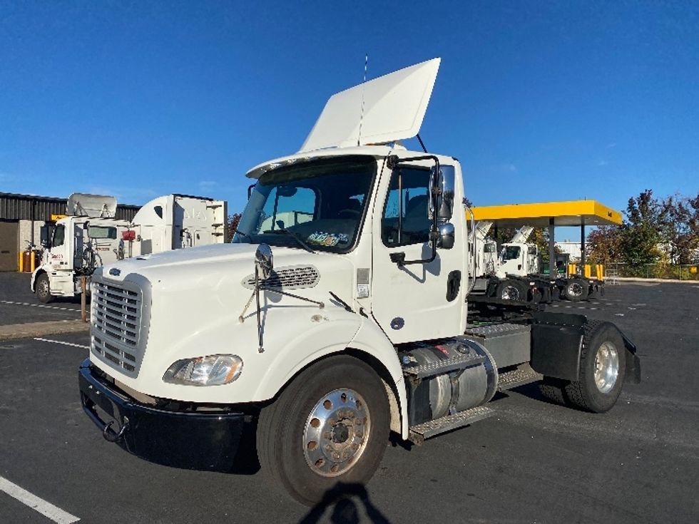 Day Cab Tractor-Heavy Duty Tractors-Freightliner-2020-M211242S-Harrisburg-PA-118,079\n\t\tmiles-$ 36,000 - Image 3