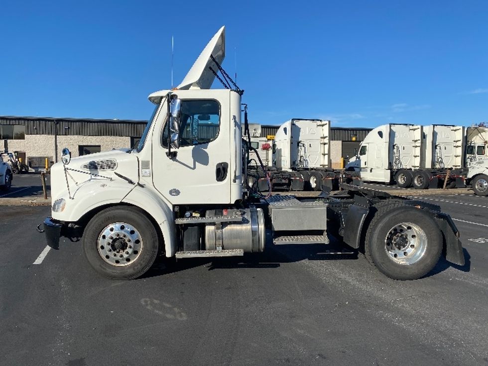 Day Cab Tractor-Heavy Duty Tractors-Freightliner-2020-M211242S-Harrisburg-PA-118,079\n\t\tmiles-$ 36,000 - Image 4