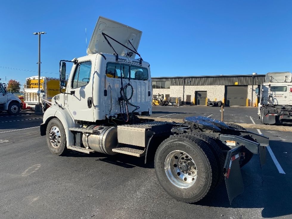Day Cab Tractor-Heavy Duty Tractors-Freightliner-2020-M211242S-Harrisburg-PA-118,079\n\t\tmiles-$ 36,000 - Image 5