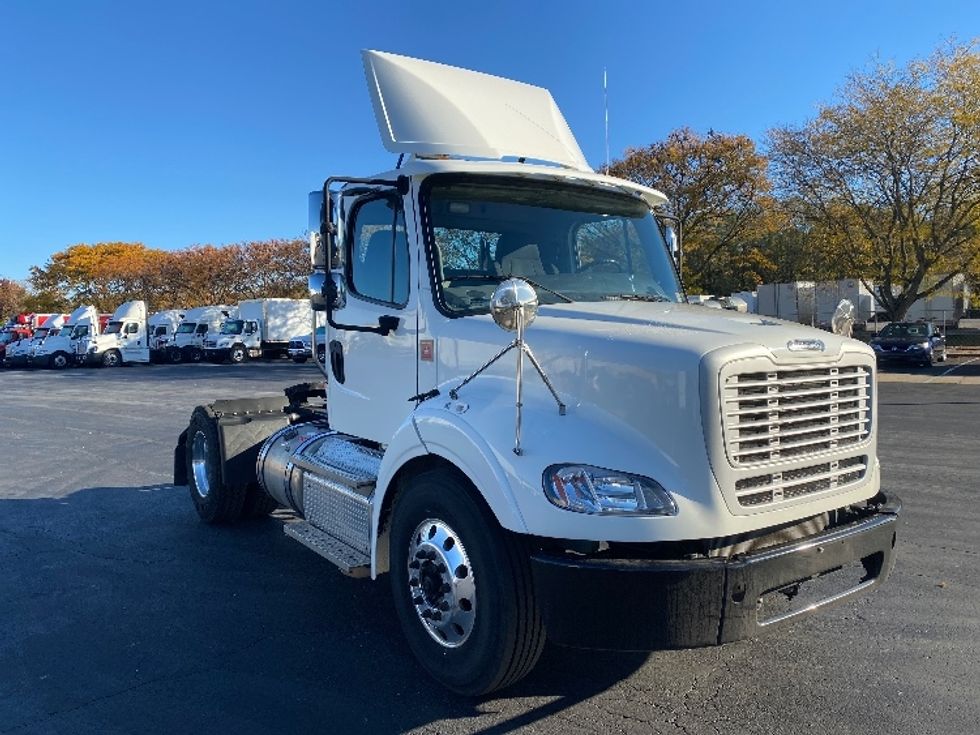 Day Cab Tractor-Heavy Duty Tractors-Freightliner-2020-M211242S-Harrisburg-PA-58,575\n\t\tmiles-$ 36,000 - Image 1