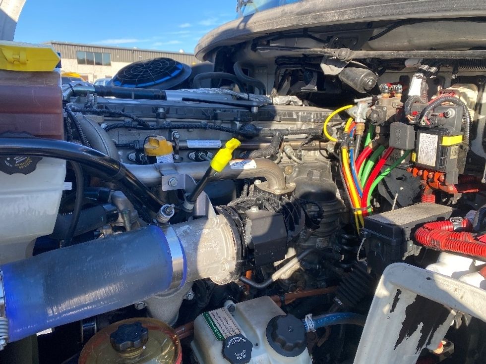 Day Cab Tractor-Heavy Duty Tractors-Freightliner-2020-M211242S-Harrisburg-PA-58,575\n\t\tmiles-$ 36,000 - Image 15