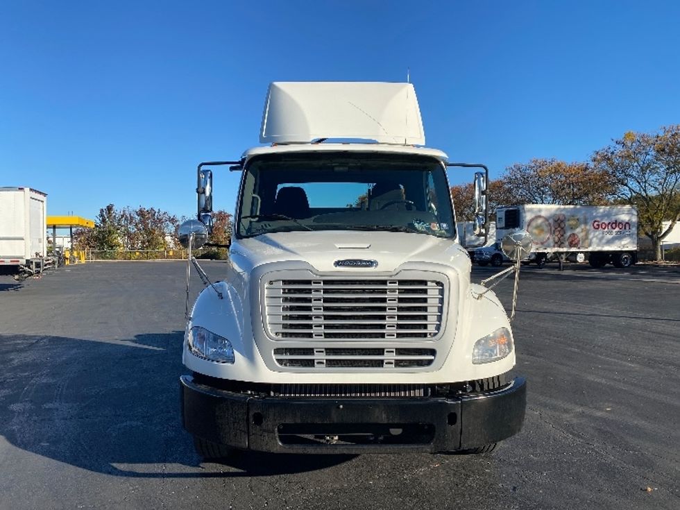 Day Cab Tractor-Heavy Duty Tractors-Freightliner-2020-M211242S-Harrisburg-PA-58,575\n\t\tmiles-$ 36,000 - Image 2