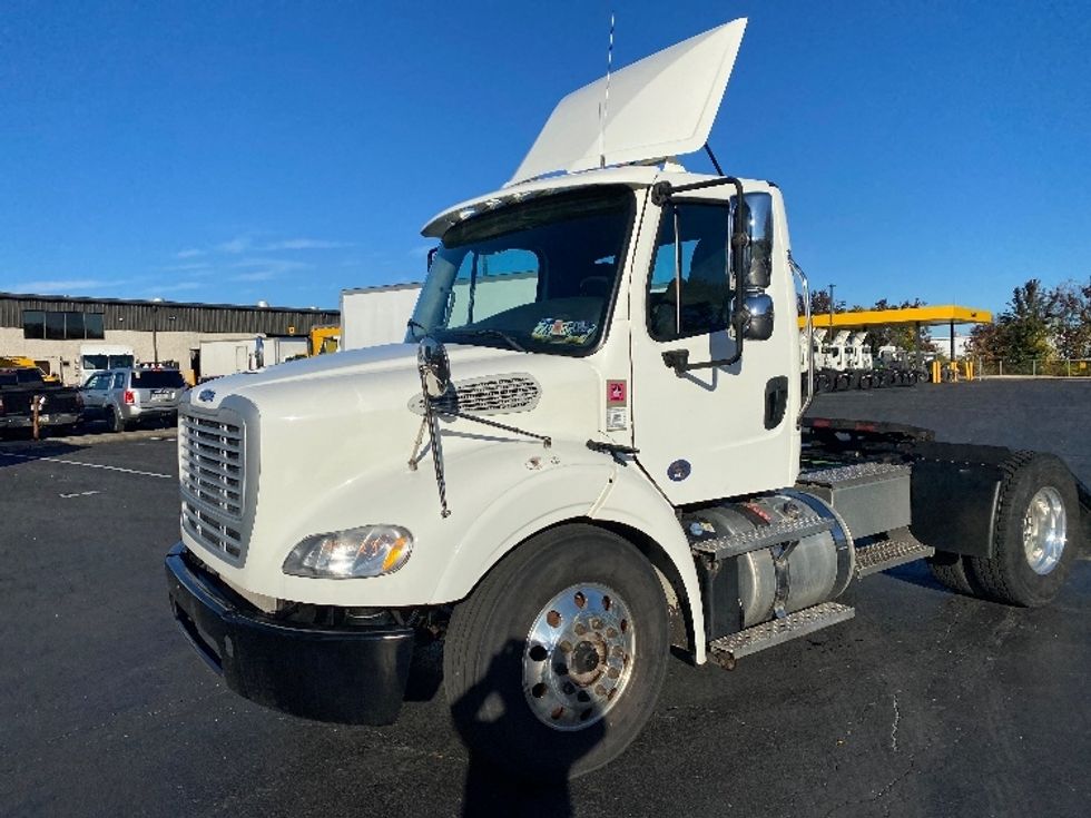 Day Cab Tractor-Heavy Duty Tractors-Freightliner-2020-M211242S-Harrisburg-PA-58,575\n\t\tmiles-$ 36,000 - Image 3