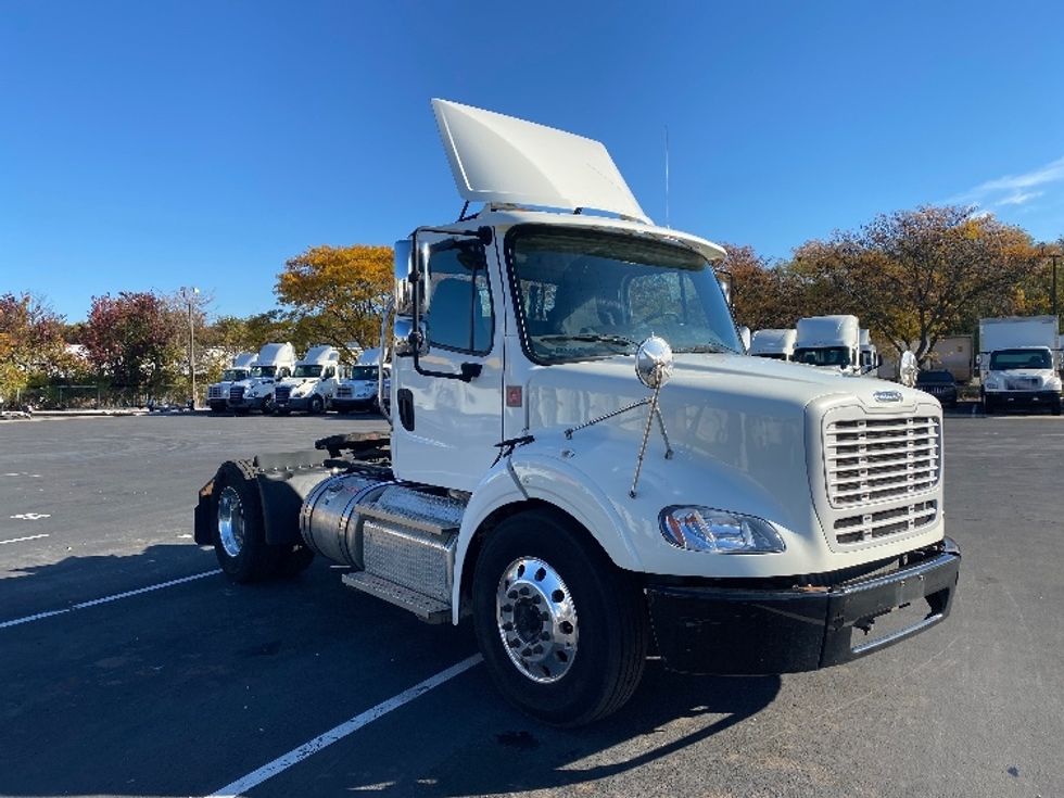 Day Cab Tractor-Heavy Duty Tractors-Freightliner-2020-M211242S-Harrisburg-PA-80,225\n\t\tmiles-$ 36,000 - Image 1