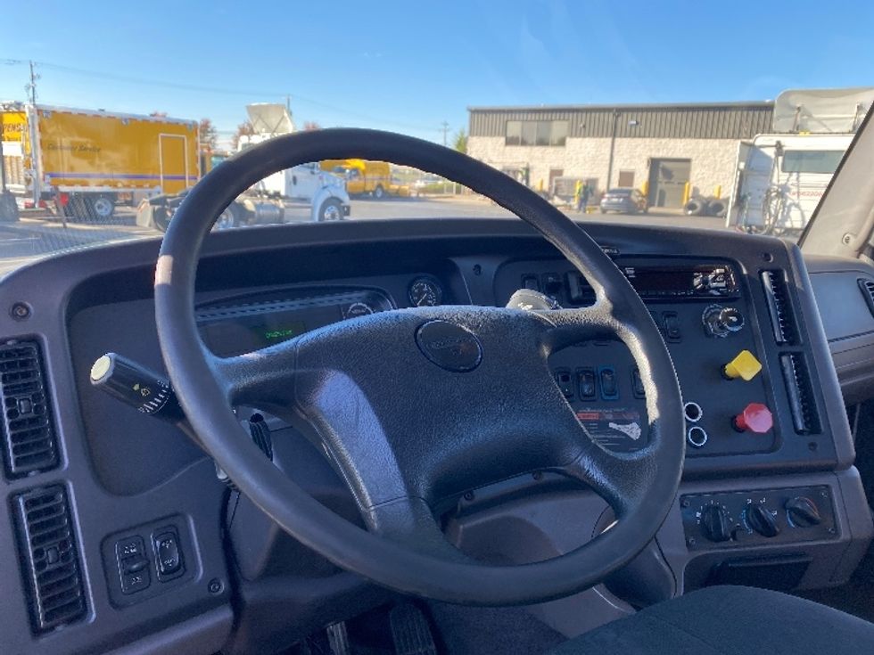 Day Cab Tractor-Heavy Duty Tractors-Freightliner-2020-M211242S-Harrisburg-PA-80,225\n\t\tmiles-$ 36,000 - Image 11