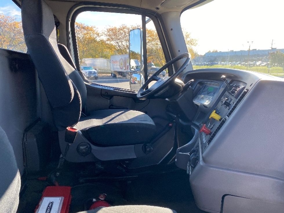 Day Cab Tractor-Heavy Duty Tractors-Freightliner-2020-M211242S-Harrisburg-PA-80,225\n\t\tmiles-$ 36,000 - Image 14