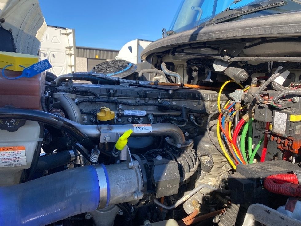 Day Cab Tractor-Heavy Duty Tractors-Freightliner-2020-M211242S-Harrisburg-PA-80,225\n\t\tmiles-$ 36,000 - Image 16