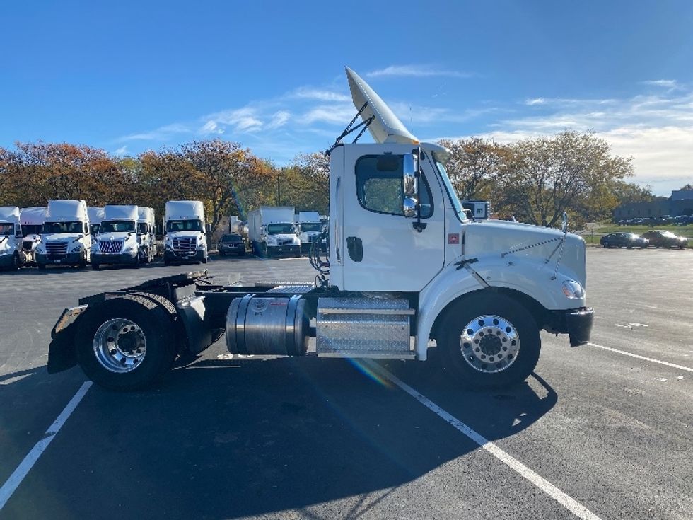 Day Cab Tractor-Heavy Duty Tractors-Freightliner-2020-M211242S-Harrisburg-PA-80,225\n\t\tmiles-$ 36,000 - Image 8