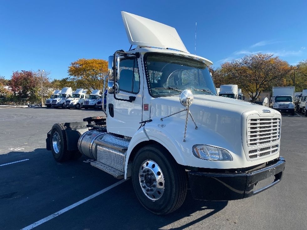 Day Cab Tractor-Heavy Duty Tractors-Freightliner-2020-M211242S-Harrisburg-PA-80,269\n\t\tmiles-$ 36,000 - Image 1