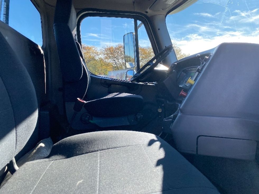 Day Cab Tractor-Heavy Duty Tractors-Freightliner-2020-M211242S-Harrisburg-PA-80,269\n\t\tmiles-$ 36,000 - Image 14