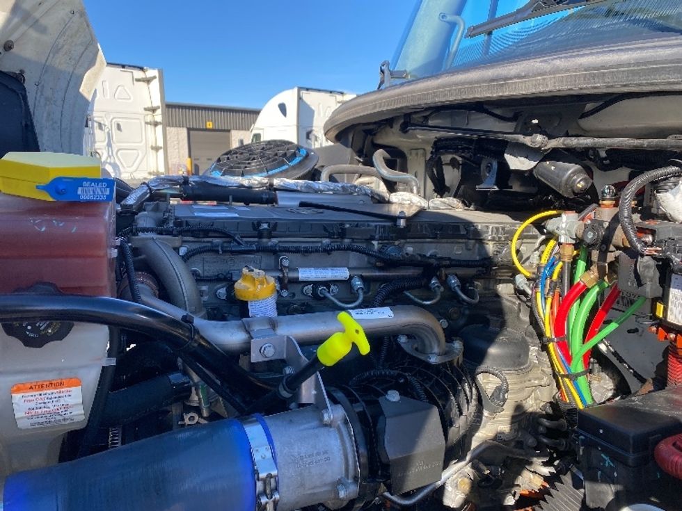 Day Cab Tractor-Heavy Duty Tractors-Freightliner-2020-M211242S-Harrisburg-PA-80,269\n\t\tmiles-$ 36,000 - Image 16