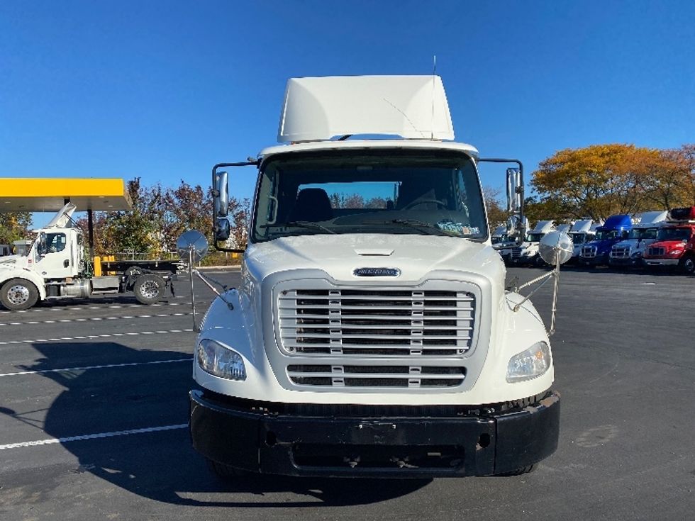 Day Cab Tractor-Heavy Duty Tractors-Freightliner-2020-M211242S-Harrisburg-PA-80,269\n\t\tmiles-$ 36,000 - Image 2