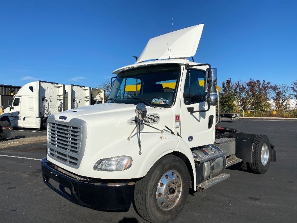 Day Cab Tractor-Heavy Duty Tractors-Freightliner-2020-M211242S-Harrisburg-PA-80,269\n\t\tmiles-$ 36,000 - Image 3
