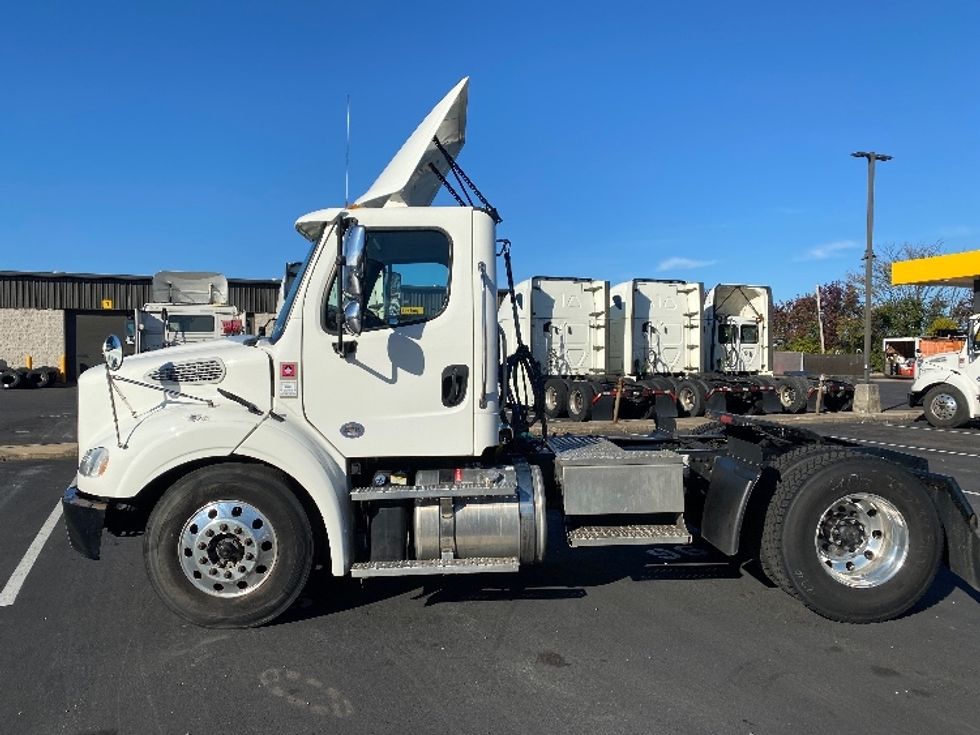 Day Cab Tractor-Heavy Duty Tractors-Freightliner-2020-M211242S-Harrisburg-PA-80,269\n\t\tmiles-$ 36,000 - Image 4
