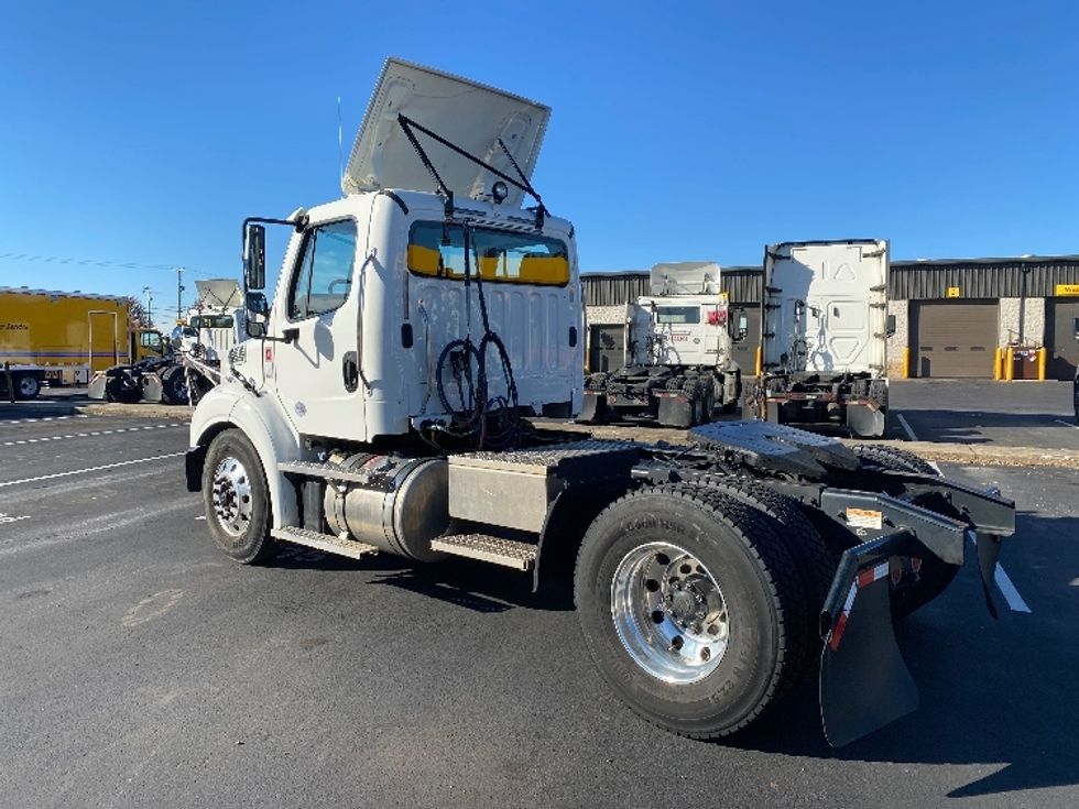 Day Cab Tractor-Heavy Duty Tractors-Freightliner-2020-M211242S-Harrisburg-PA-80,269\n\t\tmiles-$ 36,000 - Image 5