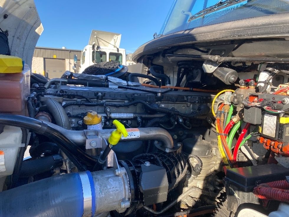 Day Cab Tractor-Heavy Duty Tractors-Freightliner-2020-M211242S-Harrisburg-PA-95,600\n\t\tmiles-$ 36,000 - Image 15