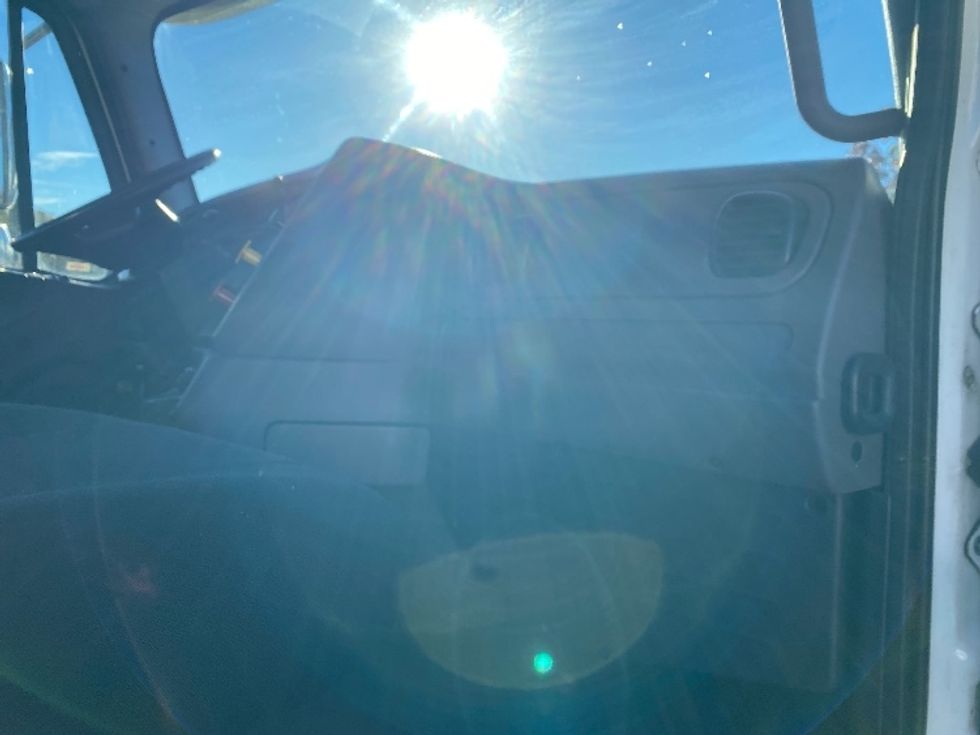 Day Cab Tractor-Heavy Duty Tractors-Freightliner-2020-M211242S-Harrisburg-PA-96,287\n\t\tmiles-$ 36,000 - Image 13