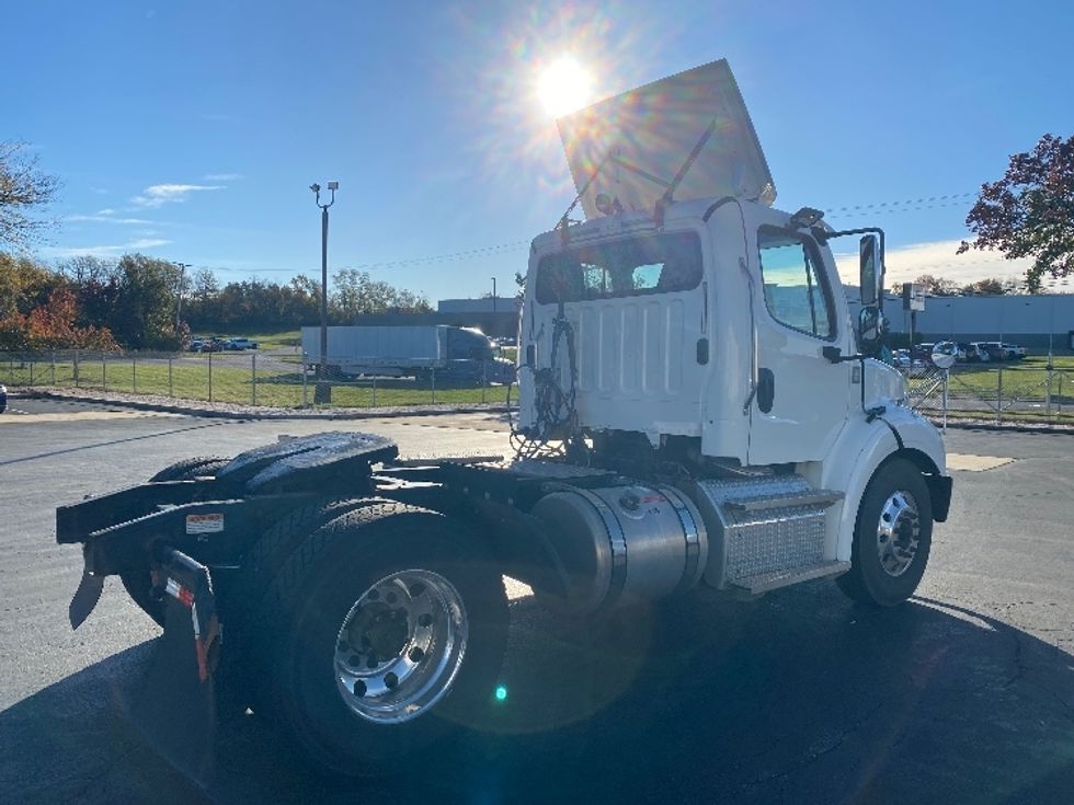 Day Cab Tractor-Heavy Duty Tractors-Freightliner-2020-M211242S-Harrisburg-PA-96,287\n\t\tmiles-$ 36,000 - Image 7