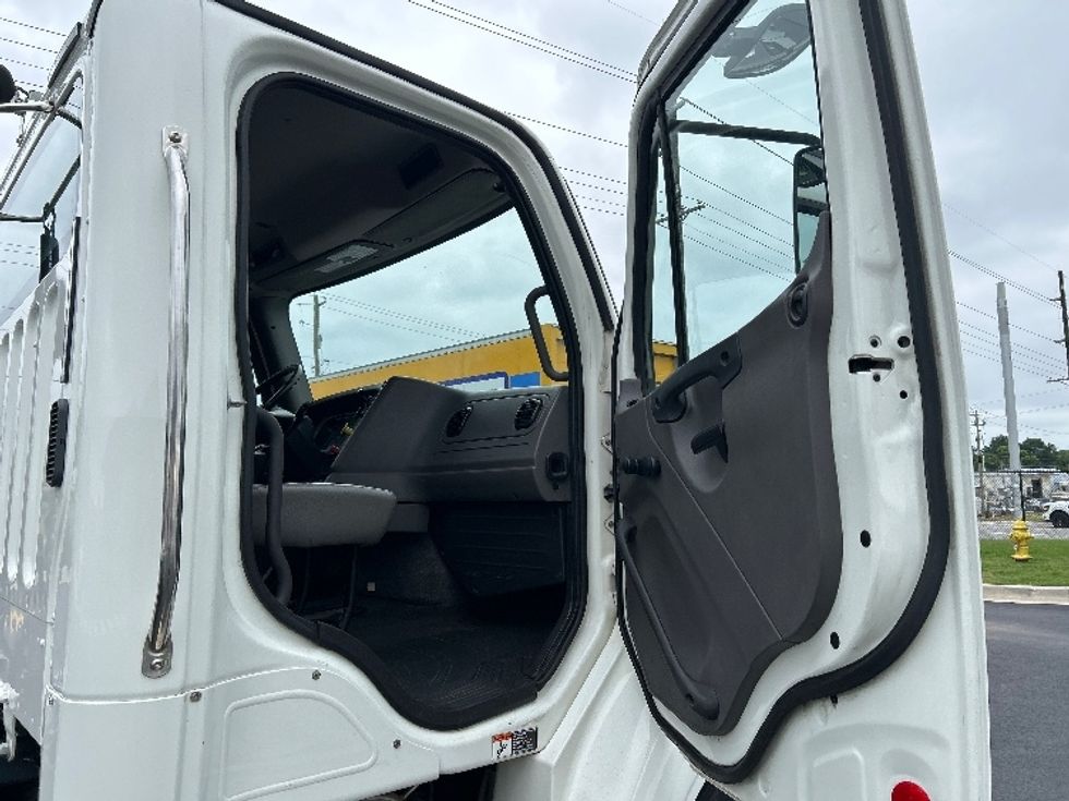 Day Cab Tractor-Heavy Duty Tractors-Freightliner-2020-M211242S-Lowell-AR-104,584\n\t\tmiles-$ 33,000 - Image 12