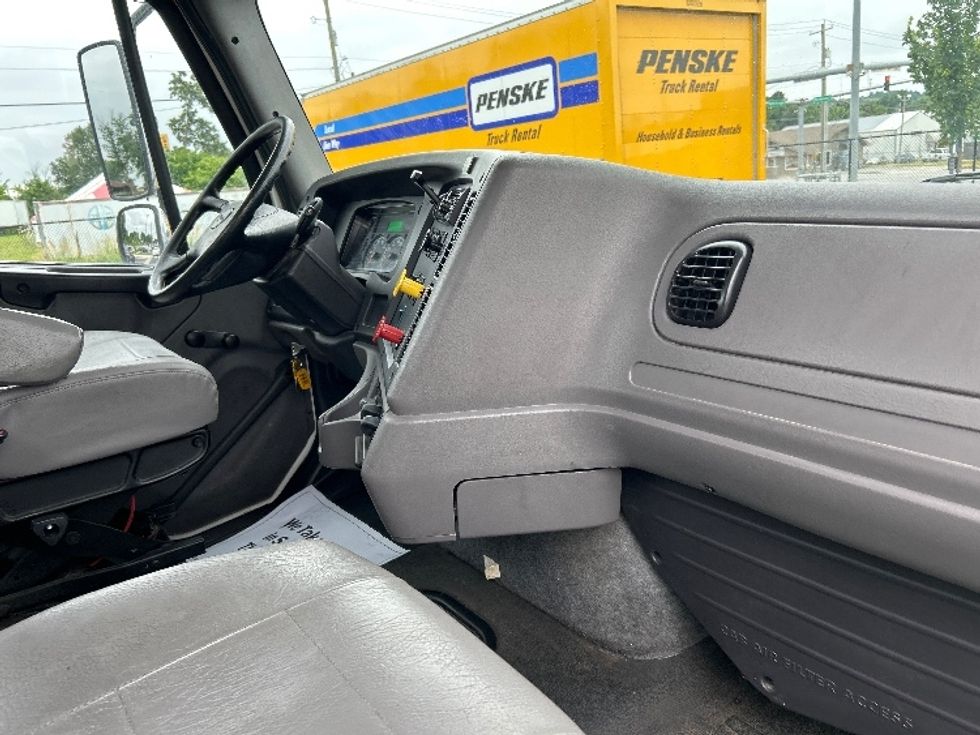 Day Cab Tractor-Heavy Duty Tractors-Freightliner-2020-M211242S-Lowell-AR-104,584\n\t\tmiles-$ 33,000 - Image 14