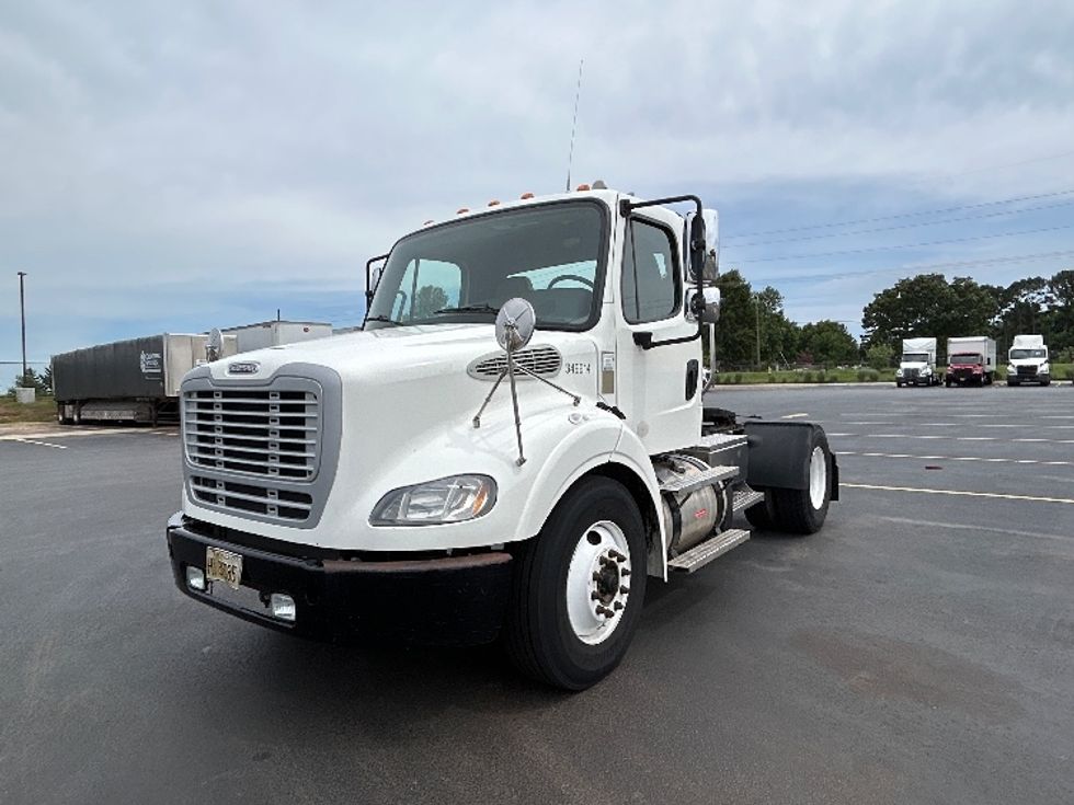 Day Cab Tractor-Heavy Duty Tractors-Freightliner-2020-M211242S-Lowell-AR-104,584\n\t\tmiles-$ 33,000 - Image 3