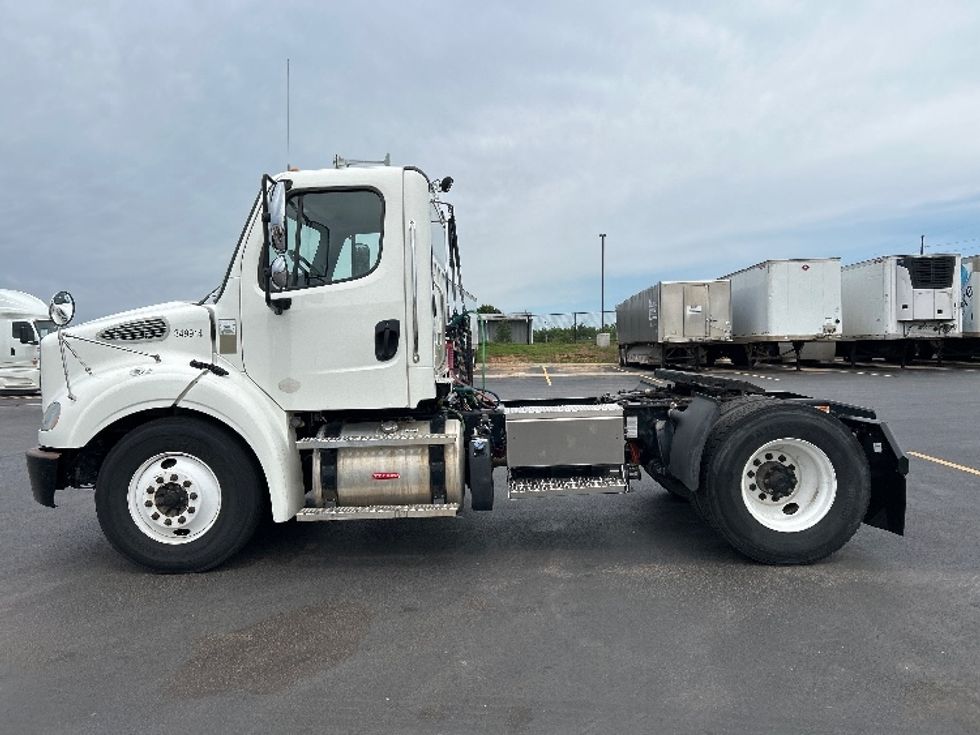 Day Cab Tractor-Heavy Duty Tractors-Freightliner-2020-M211242S-Lowell-AR-104,584\n\t\tmiles-$ 33,000 - Image 4