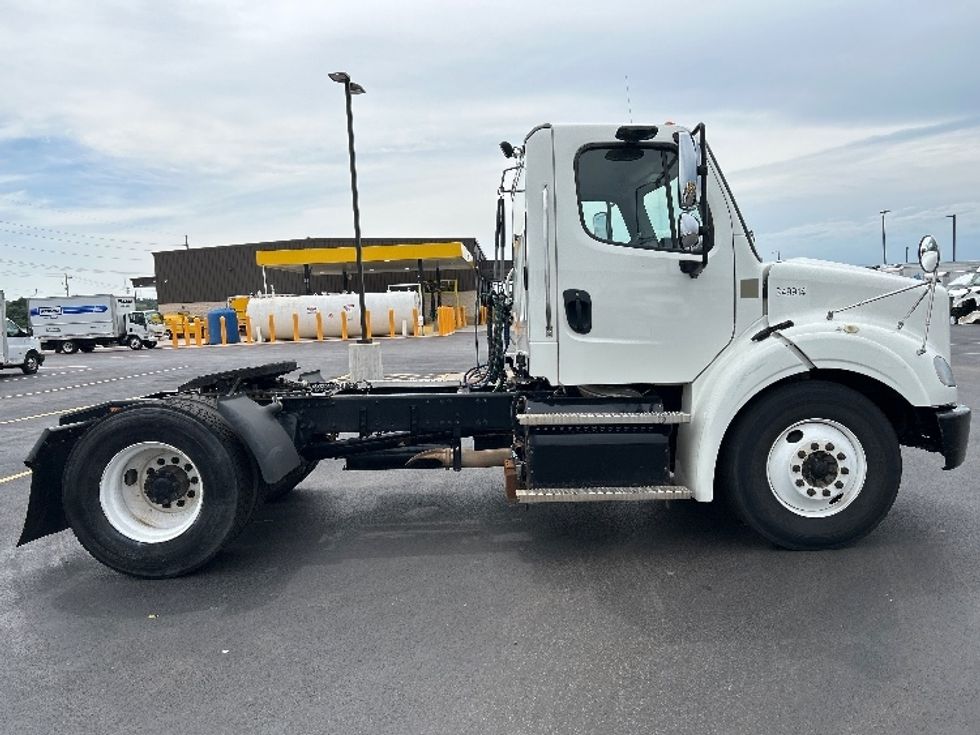 Day Cab Tractor-Heavy Duty Tractors-Freightliner-2020-M211242S-Lowell-AR-104,584\n\t\tmiles-$ 33,000 - Image 8