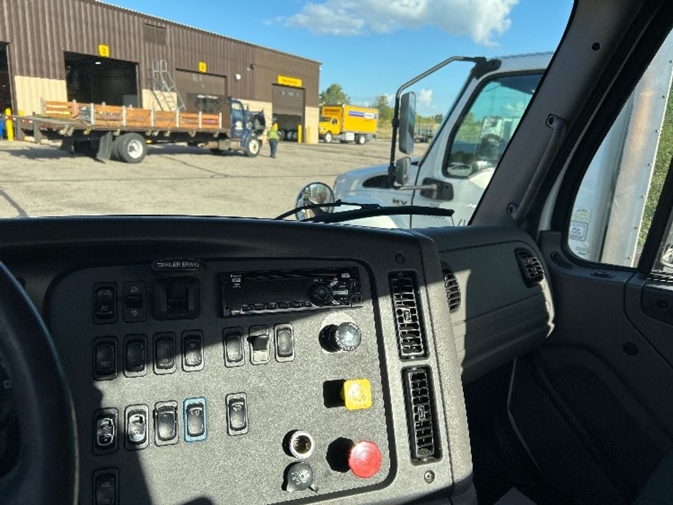 Day Cab Tractor-Heavy Duty Tractors-Freightliner-2020-M211242S-Warren-MI-109,119\n\t\tmiles-$ 36,000 - Image 10