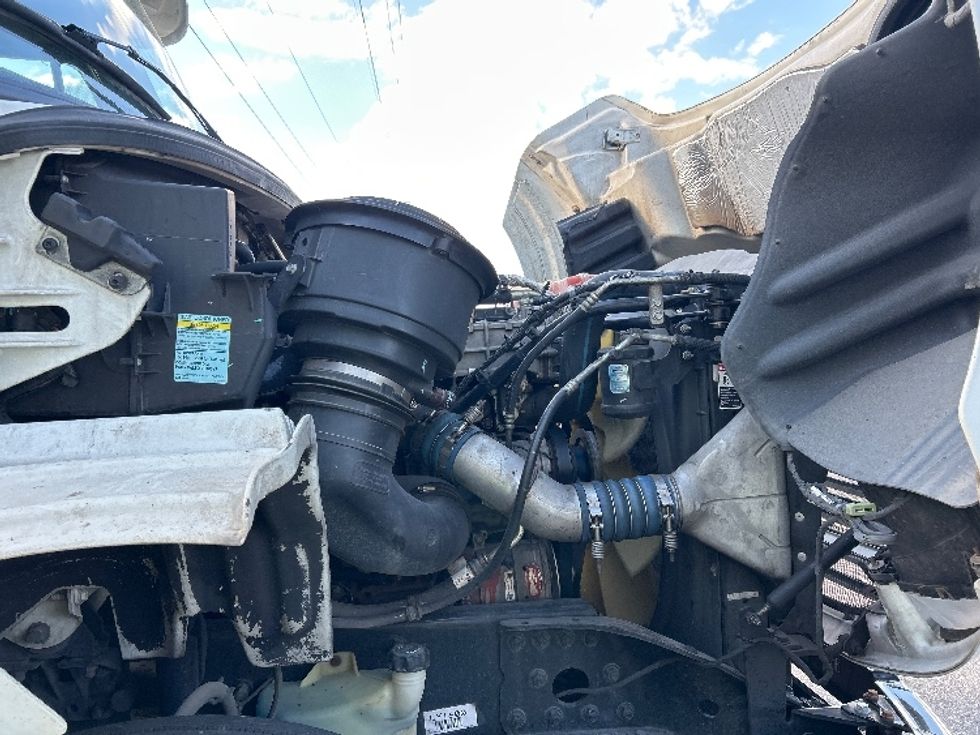 Day Cab Tractor-Heavy Duty Tractors-Freightliner-2020-M211242S-Warren-MI-109,119\n\t\tmiles-$ 36,000 - Image 15