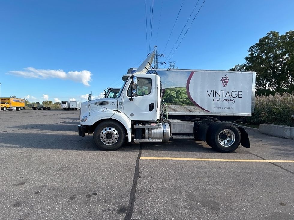 Day Cab Tractor-Heavy Duty Tractors-Freightliner-2020-M211242S-Warren-MI-109,119\n\t\tmiles-$ 36,000 - Image 4